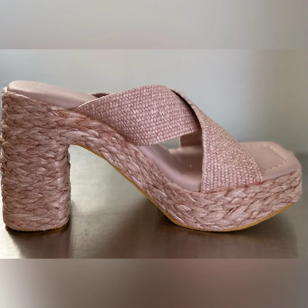 NWT.. BEACH BY MATISSE WOMENS PLATFORM SANDALS
